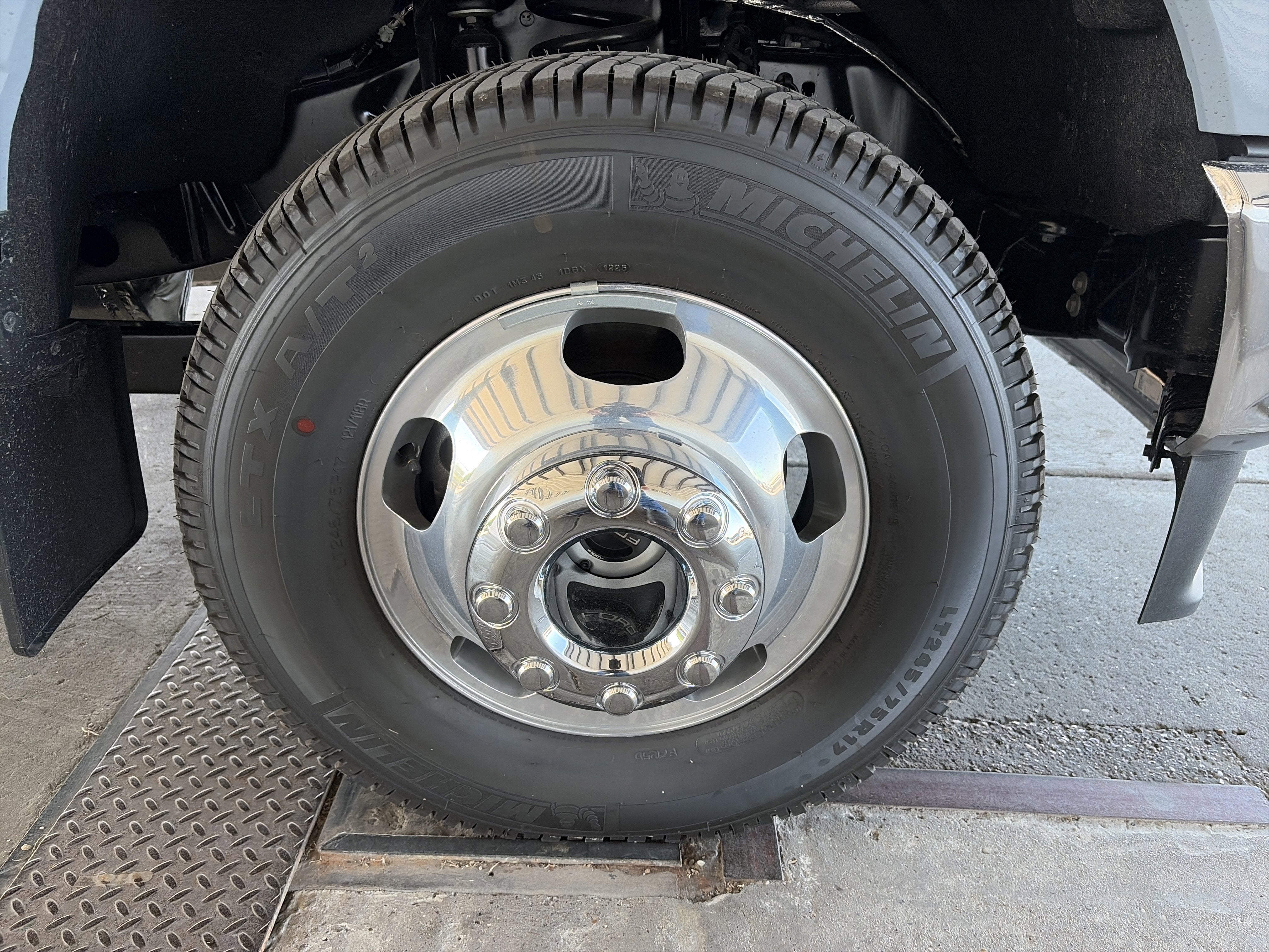 2026 Ford Super Duty F-350 DRW LARIAT