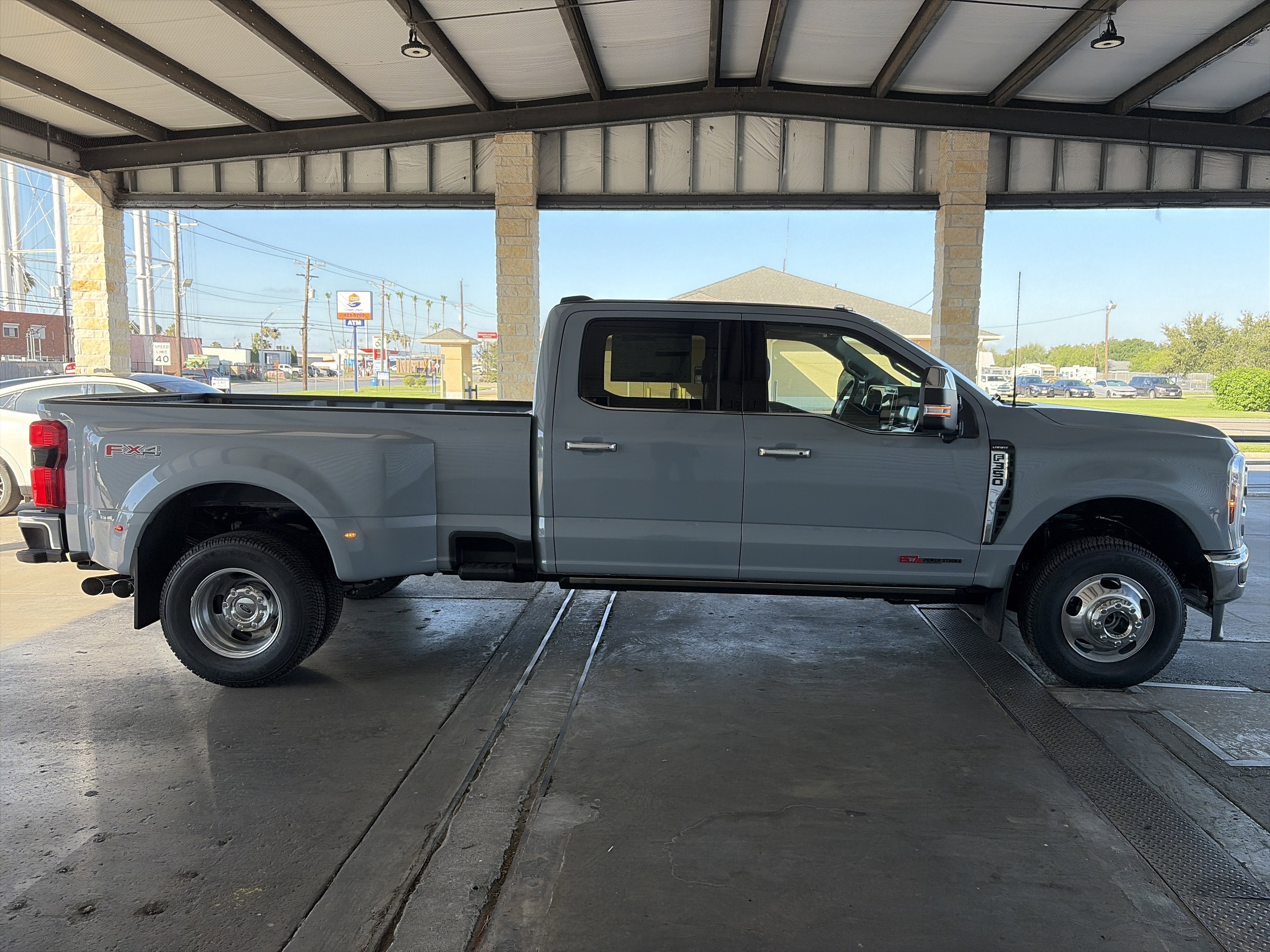 2026 Ford Super Duty F-350 DRW LARIAT