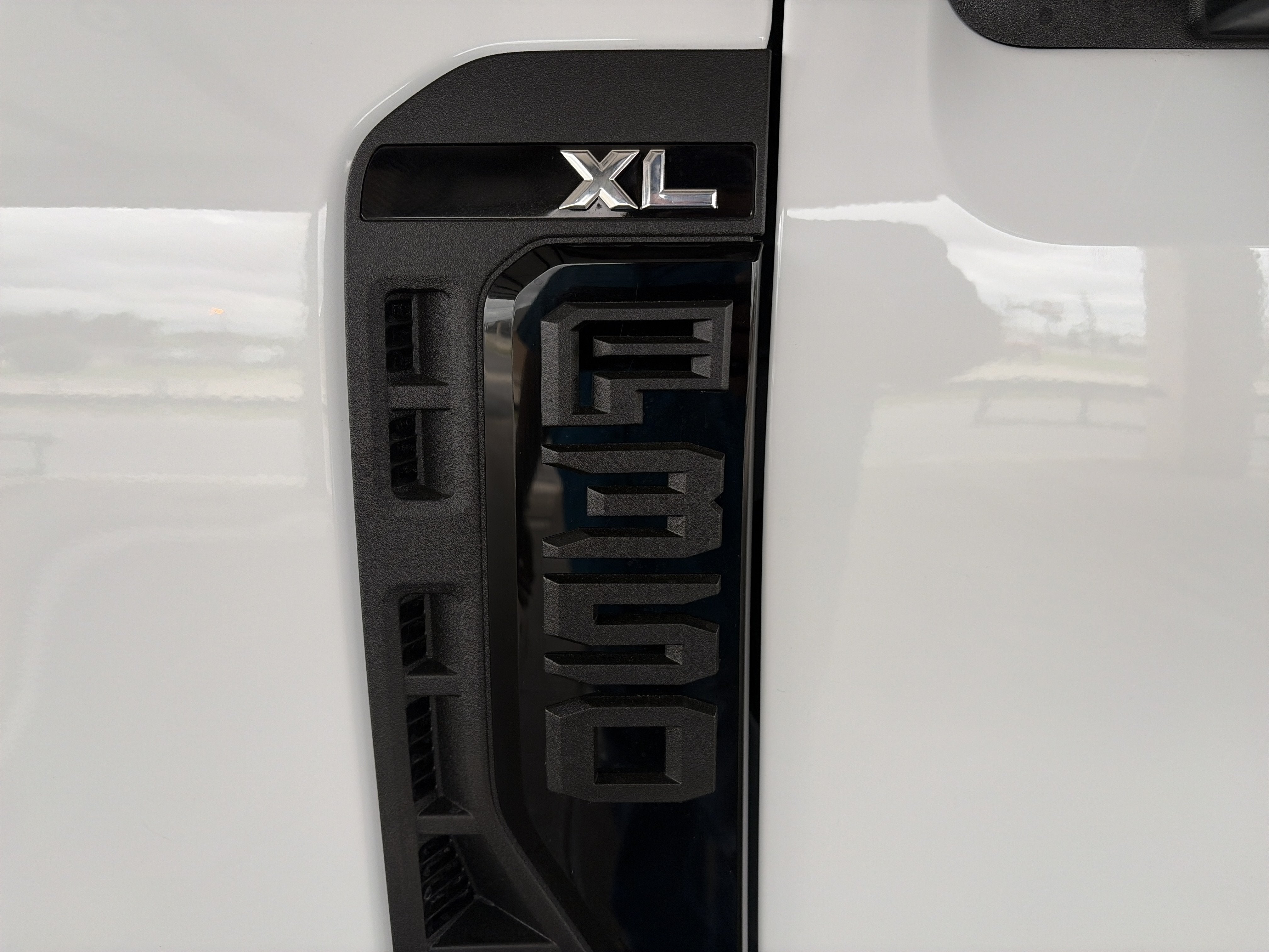 2027 Ford Super Duty F-350 DRW XL