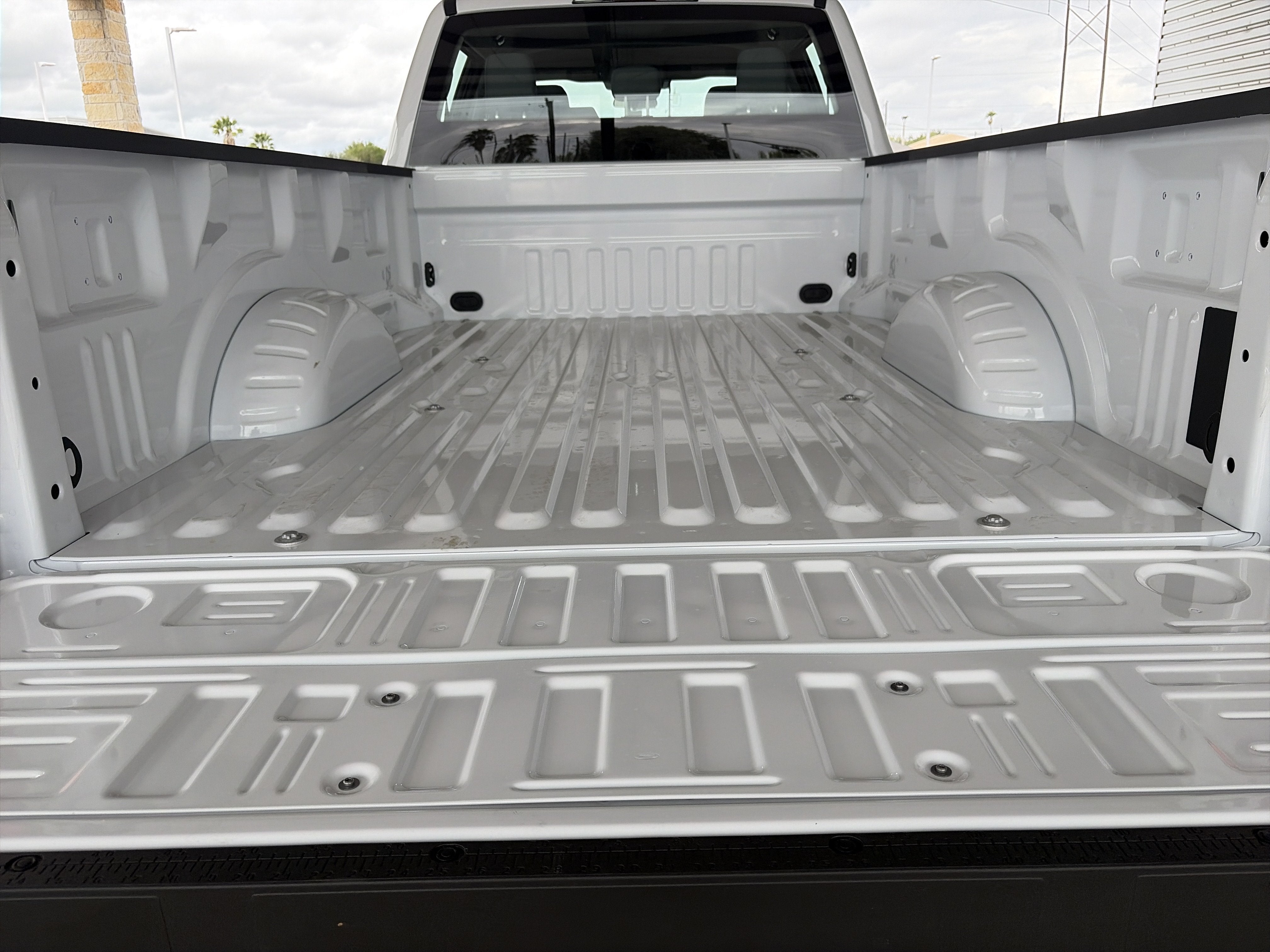 2027 Ford Super Duty F-350 DRW XL