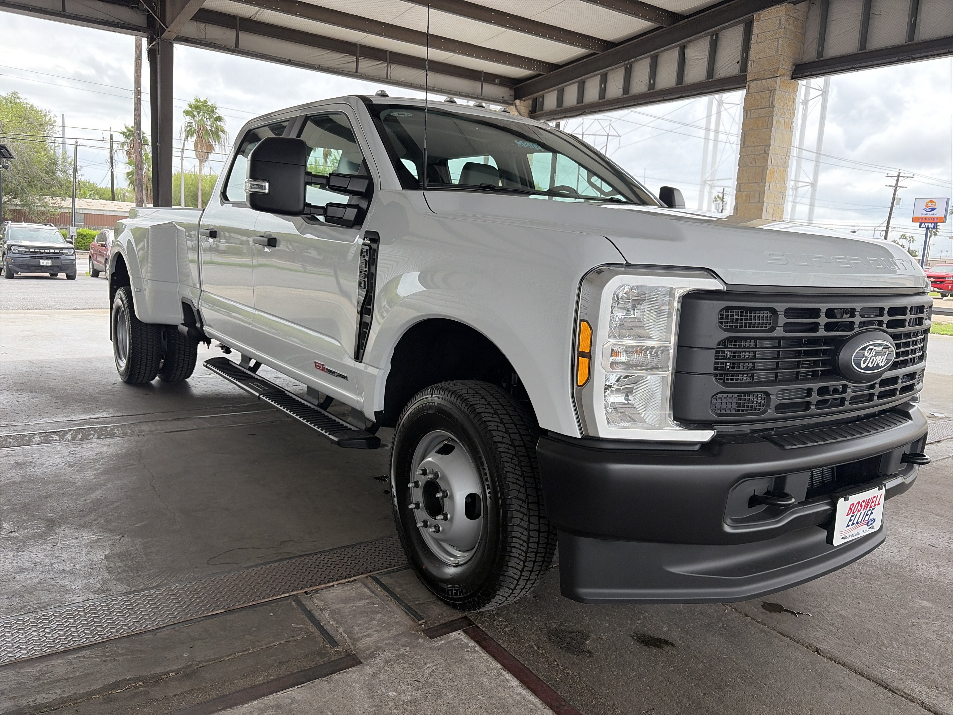 2027 Ford Super Duty F-350 DRW XL