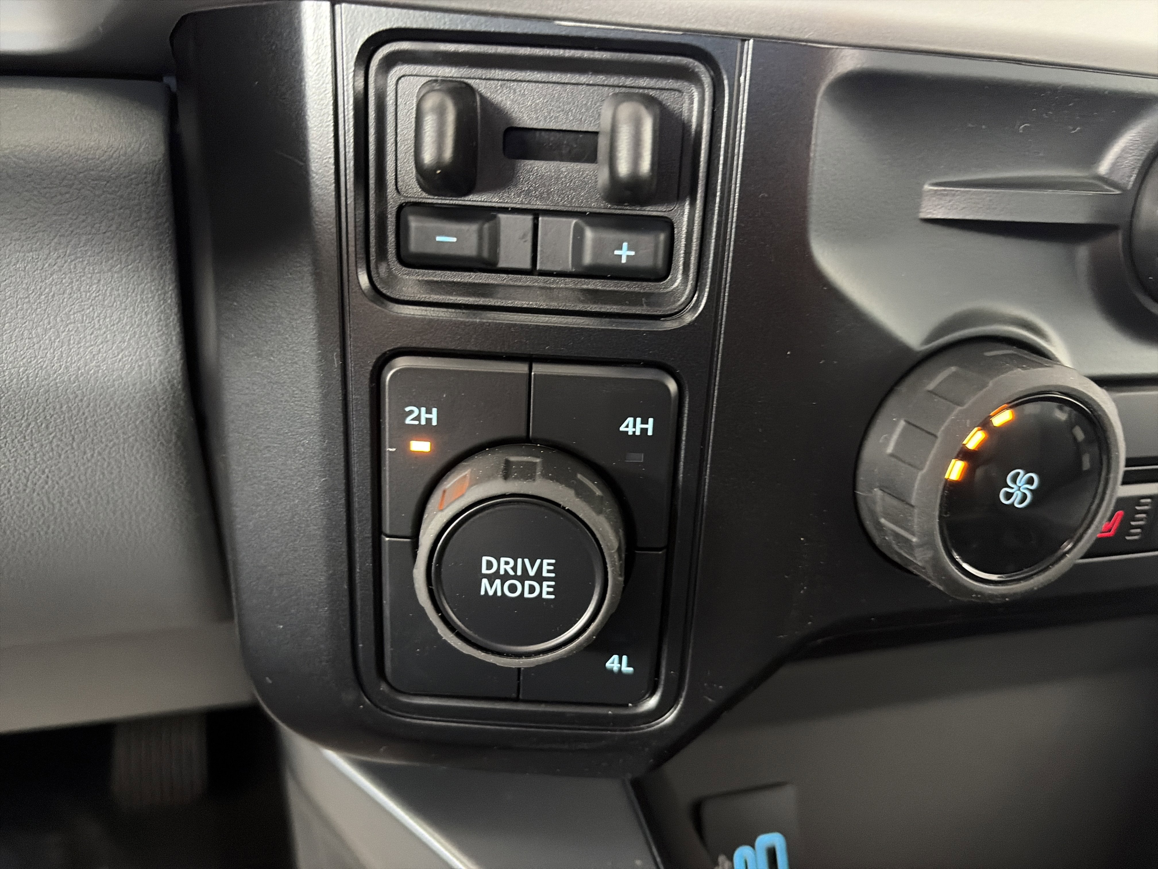 2026 Ford Super Duty F-350 DRW XLT