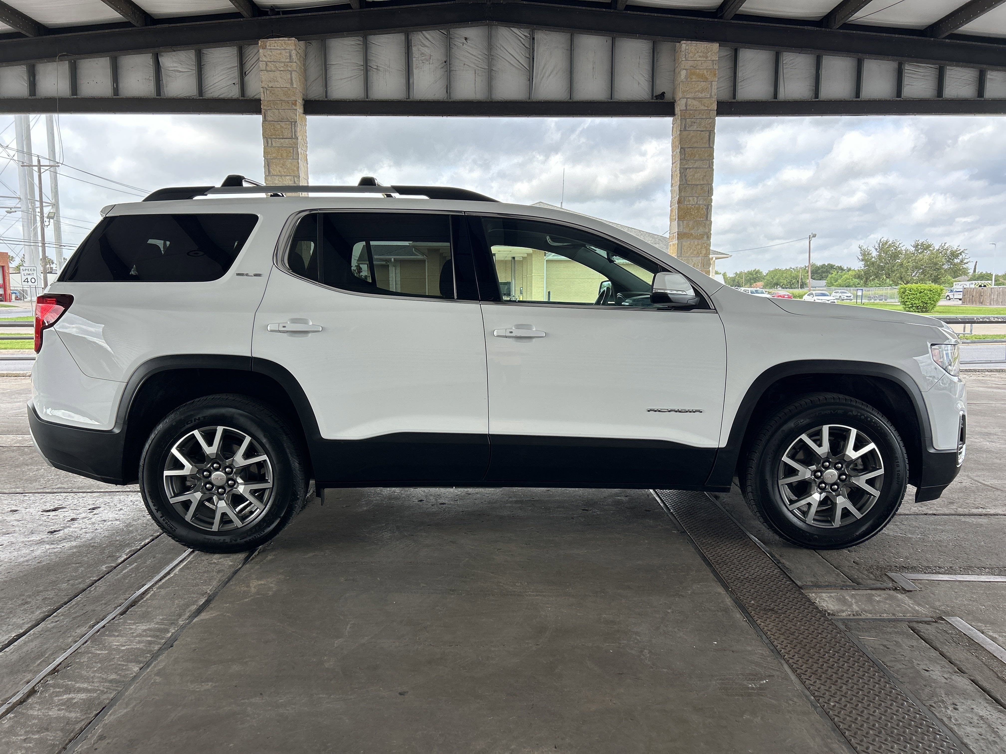 2022 GMC Acadia SLE