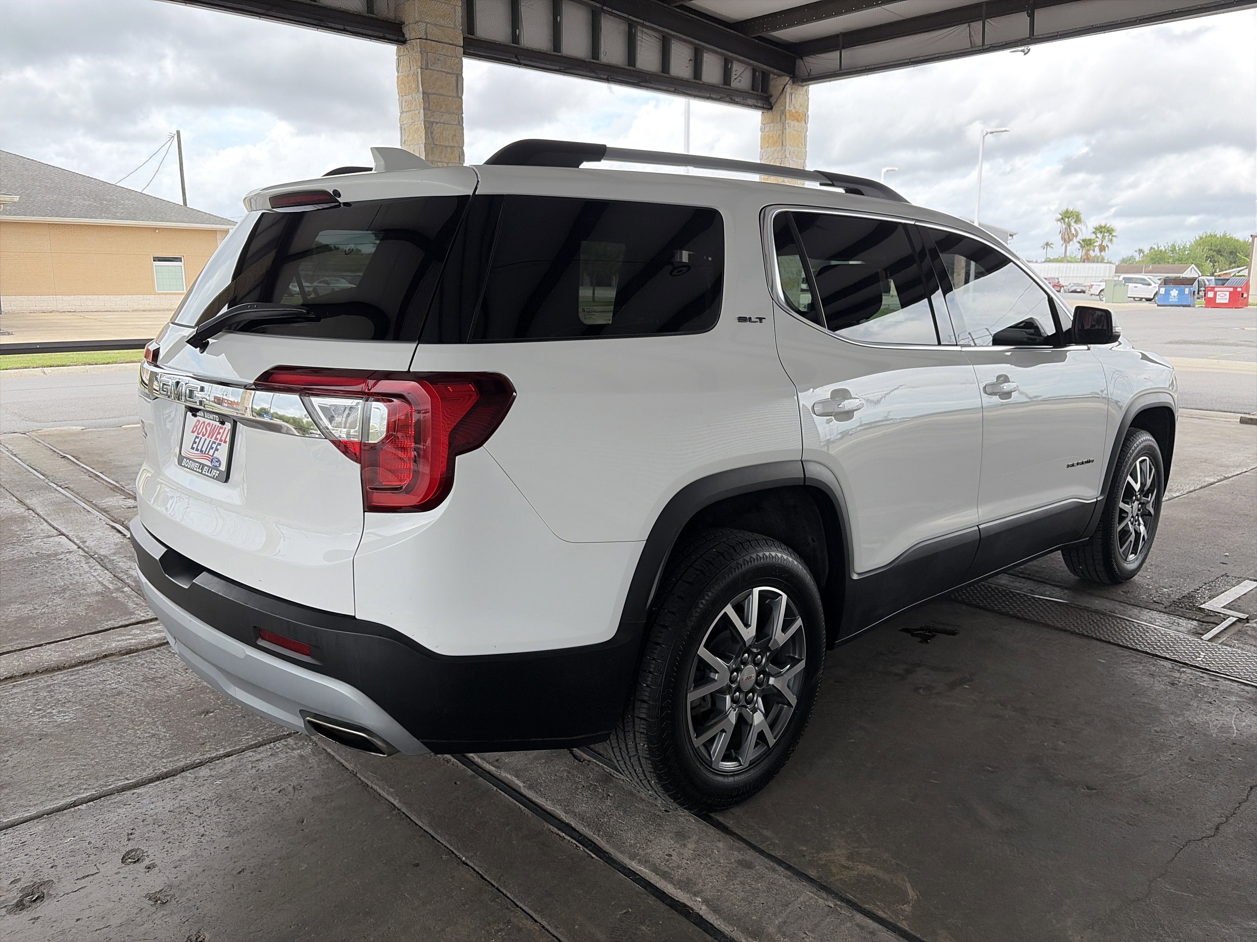 2023 GMC Acadia SLT