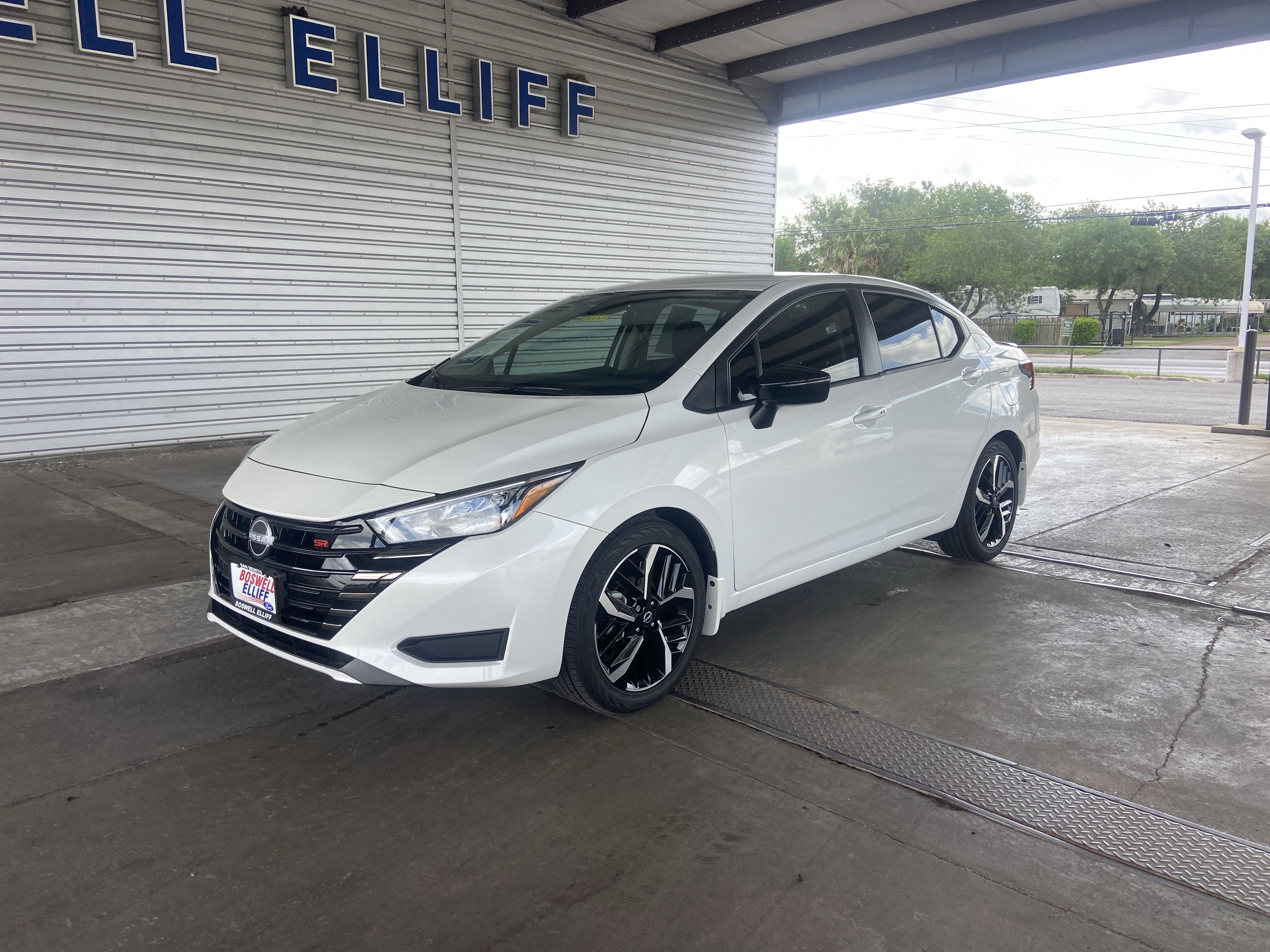 2025 Nissan Versa SR
