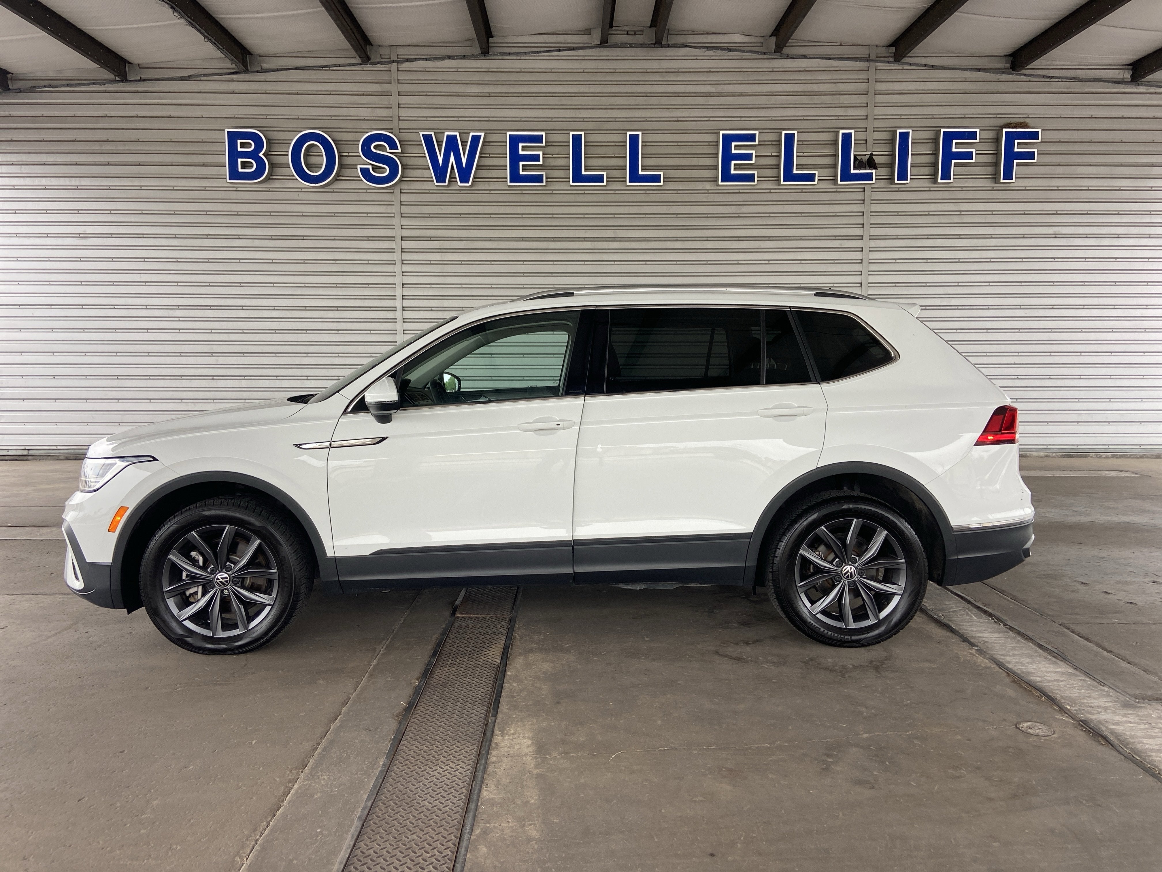2024 Volkswagen Tiguan 2.0T SE