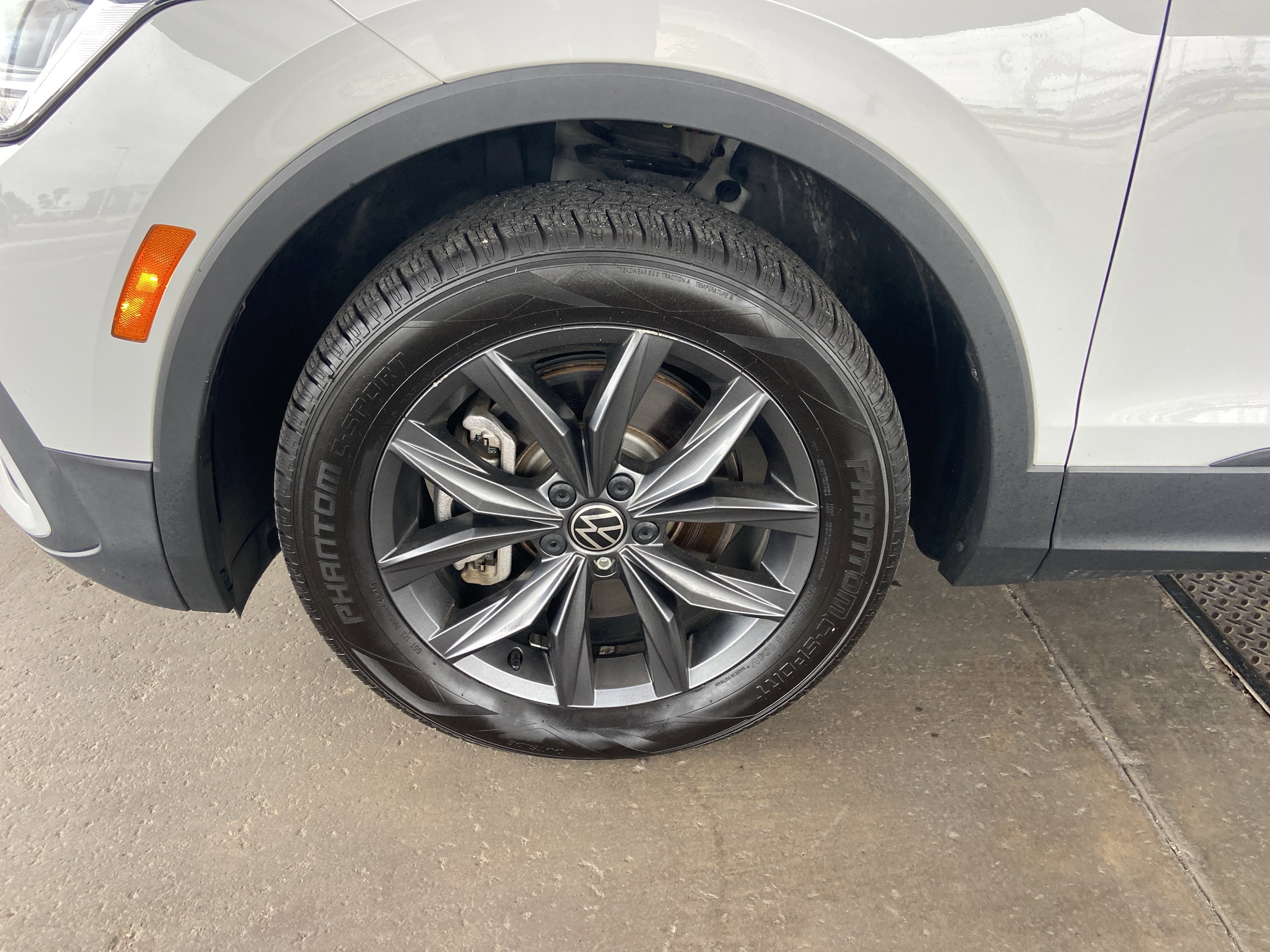 2024 Volkswagen Tiguan 2.0T SE