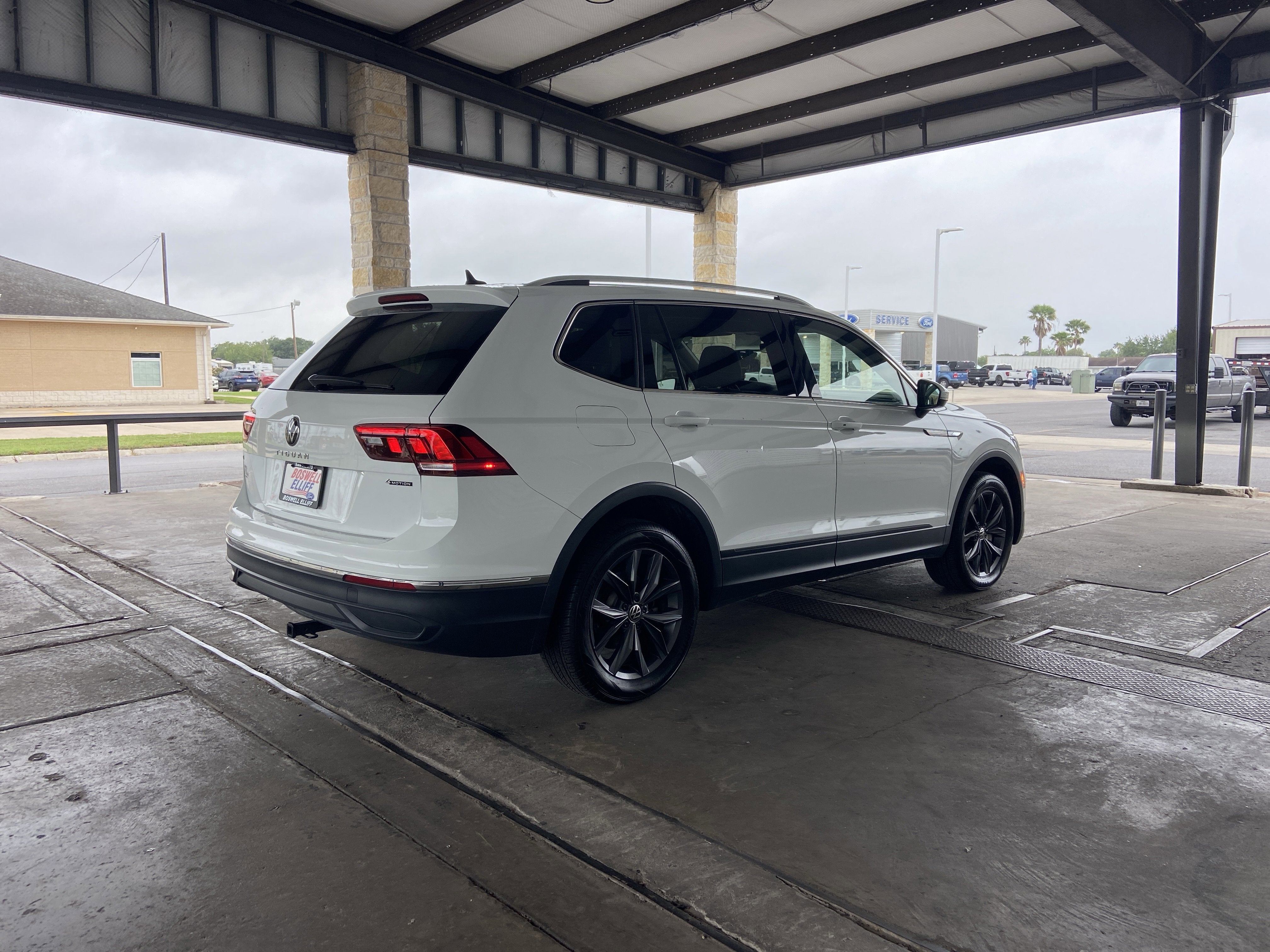 2024 Volkswagen Tiguan 2.0T SE