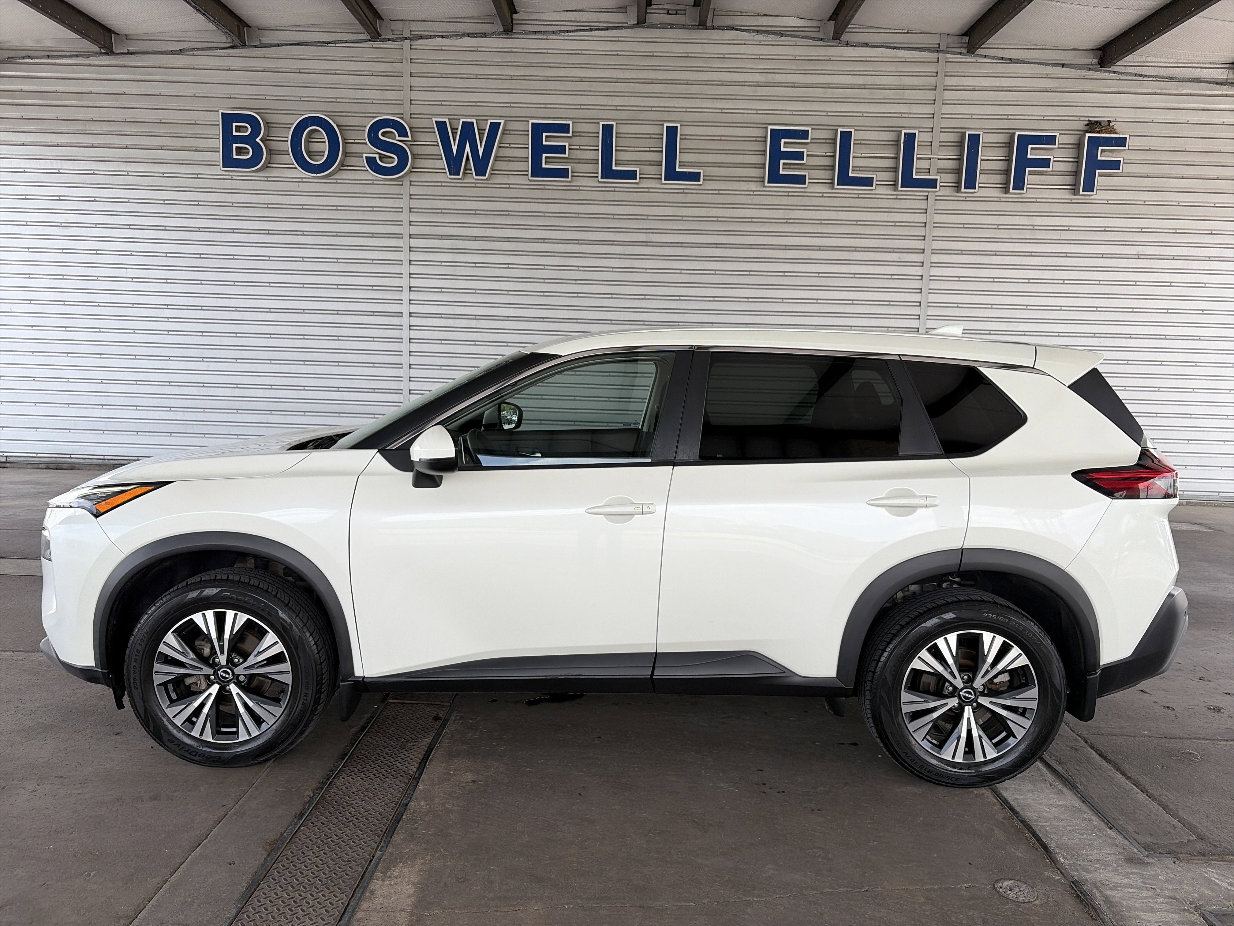 2022 Nissan Rogue SV FWD's photo