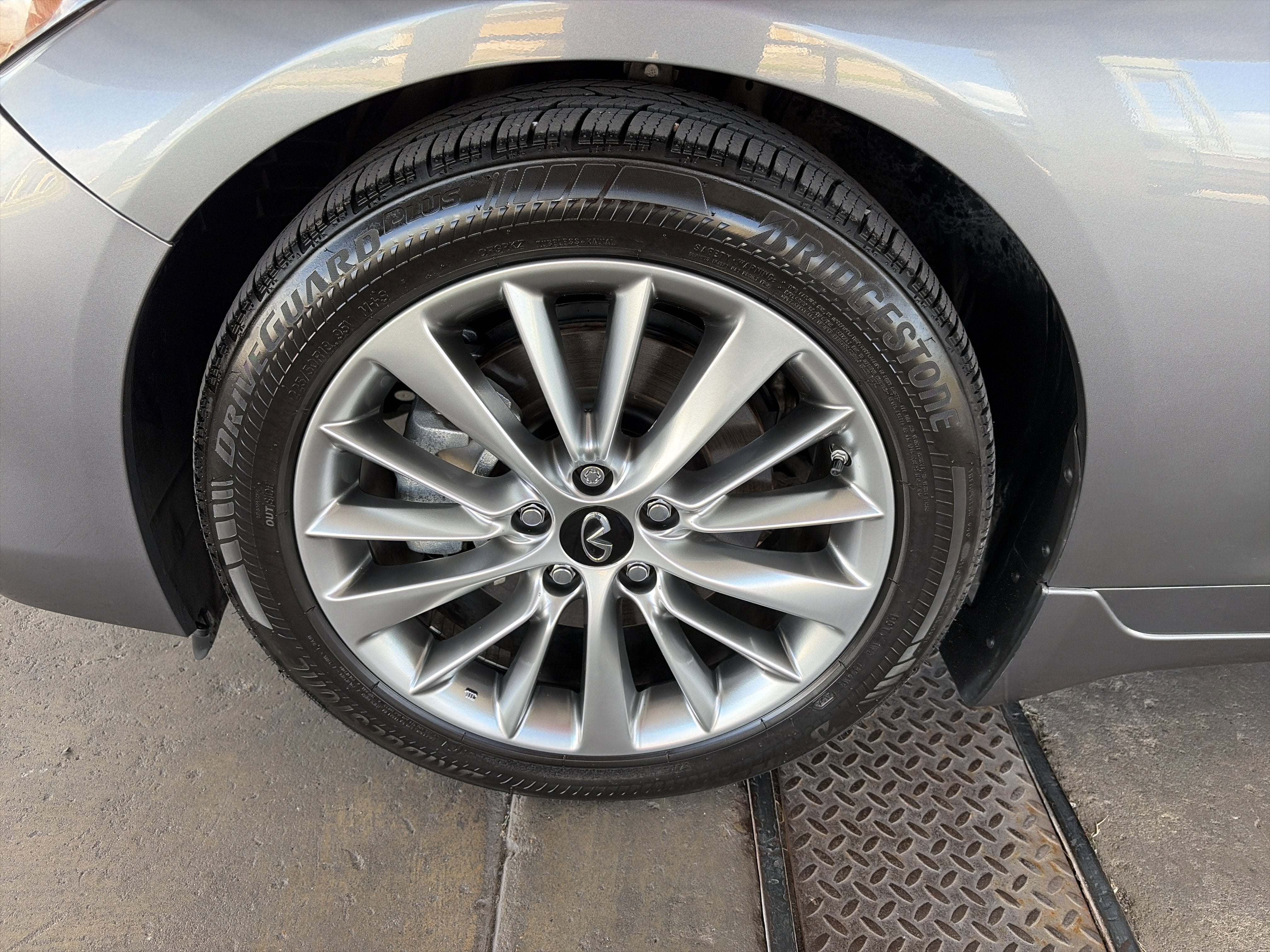 2023 INFINITI Q50 LUXE
