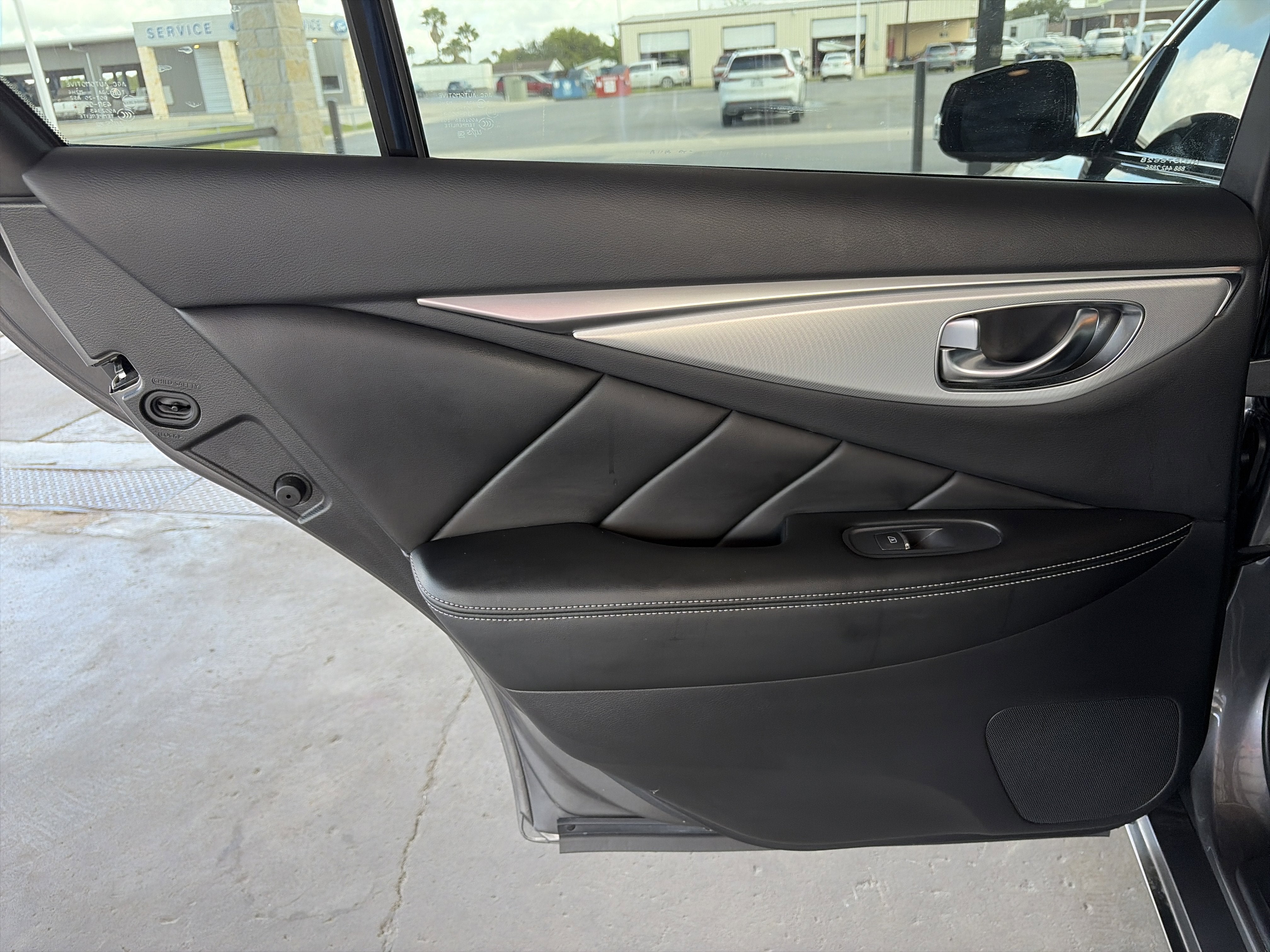 2023 INFINITI Q50 LUXE